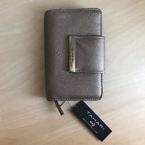 NEW Tahari Wallet